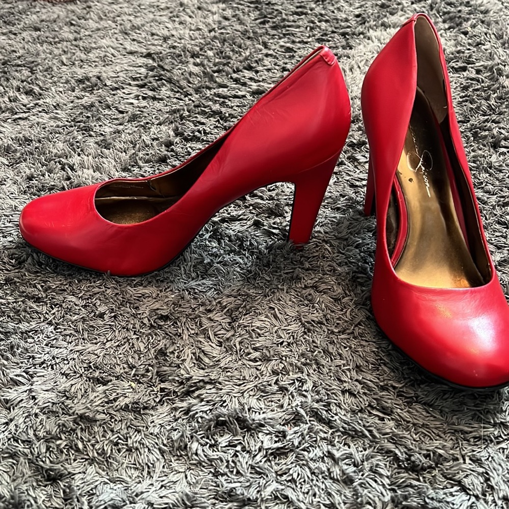 Sexy red heels - Picture 2 of 4